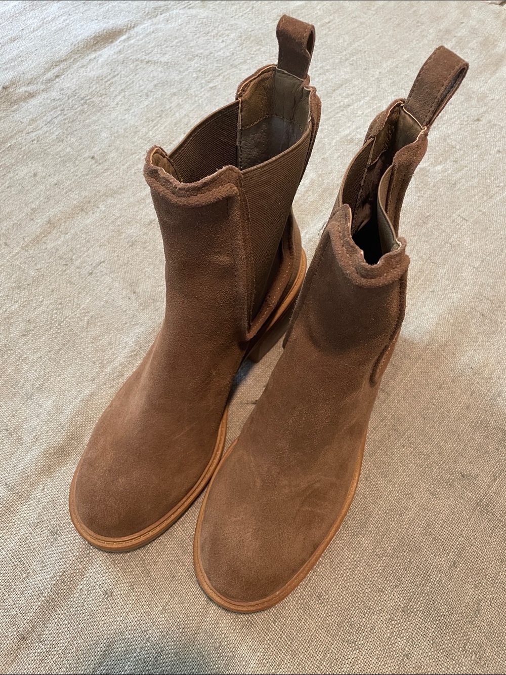 Steve Madden Brown Suede Chelsea Boots
